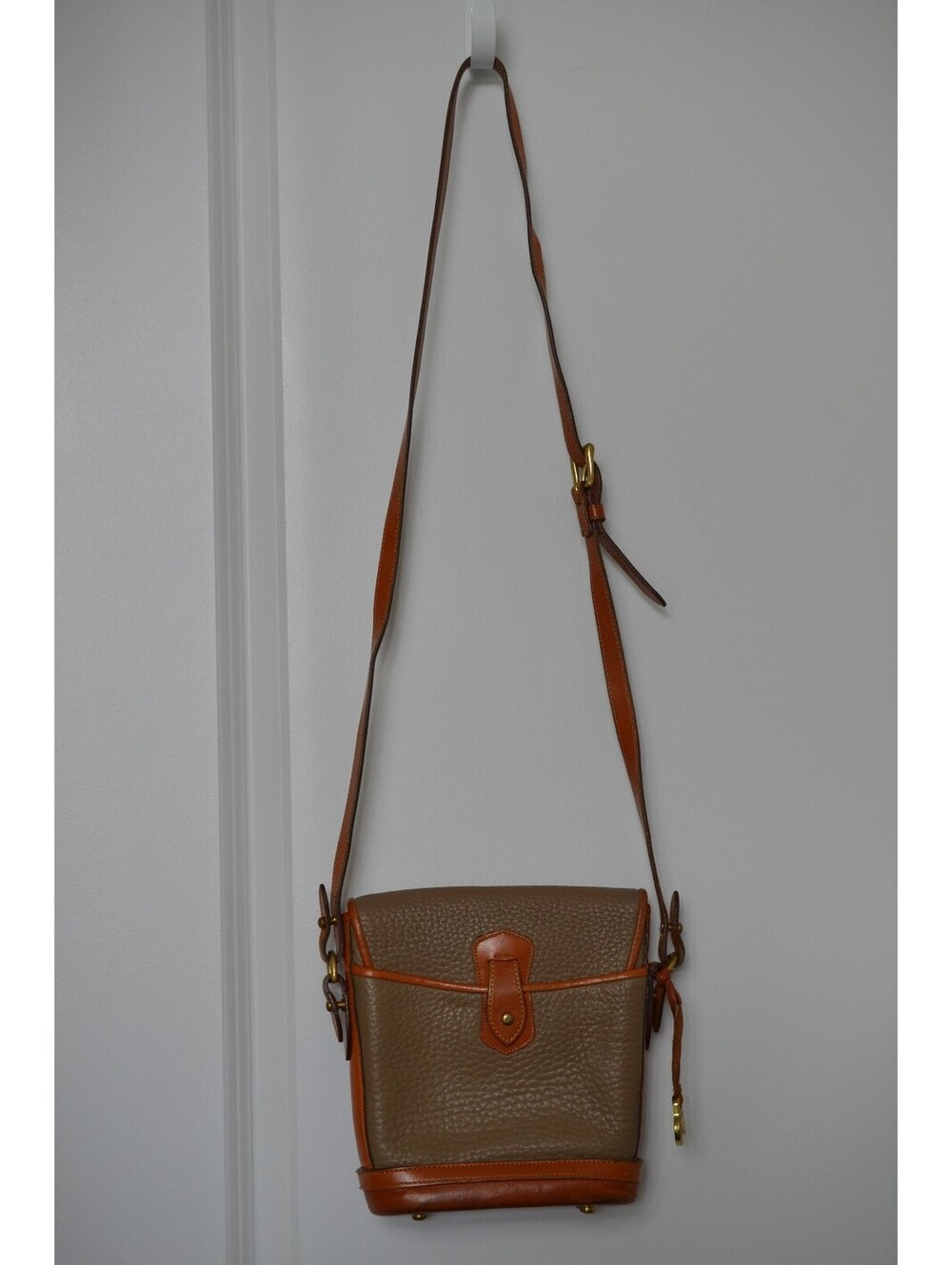 Vintage Dooney & Bourke R89 Small Spectator Taupe British Tan Leather USA